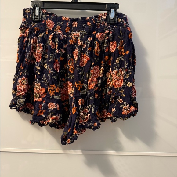 💸CLEARANCE 4 for $15💸 A&E Floral Women's Shorts - Picture 3 of 3